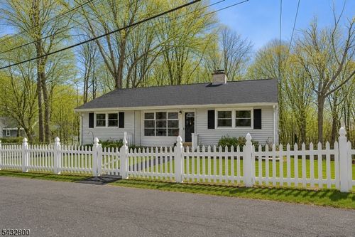 3 Castle Rock Rd, Lake Hopatcong, NJ, 07849-1740 | Card Image