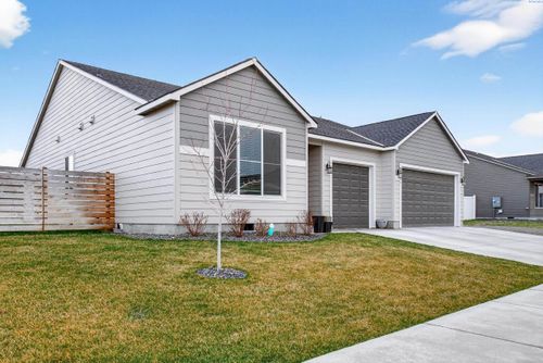 306 Ruby Ave, Grandview, WA, 98930-6102 | Card Image