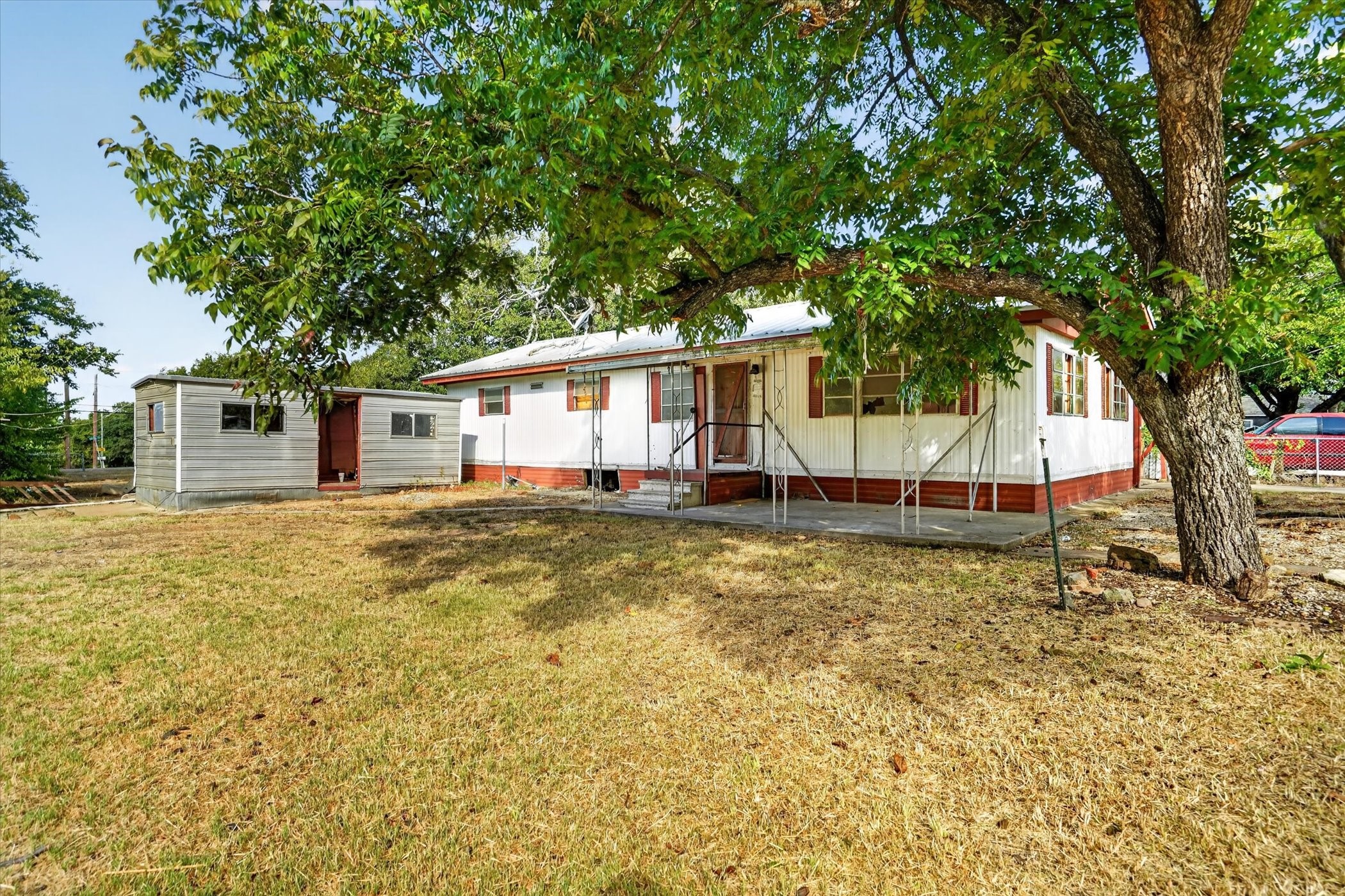 Land in Whitney 2