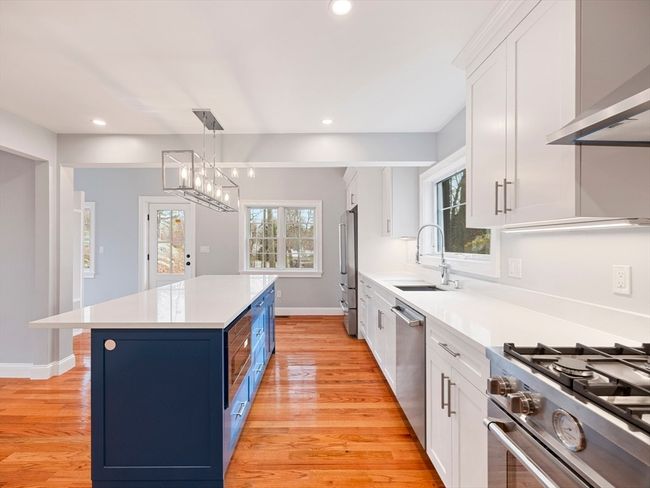 6 Lovis Ave, House other with 4 bedrooms, 3 bathrooms and 6 parking in Wakefield MA | Image 7