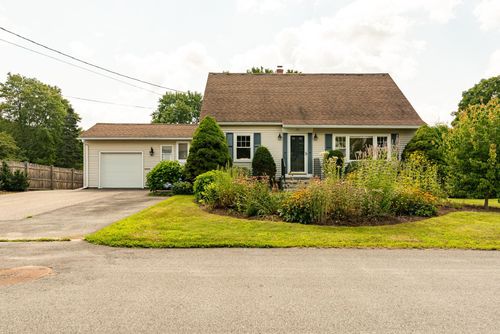 22 Crescent Ave, Dover, NH, 03820-2715 | Card Image