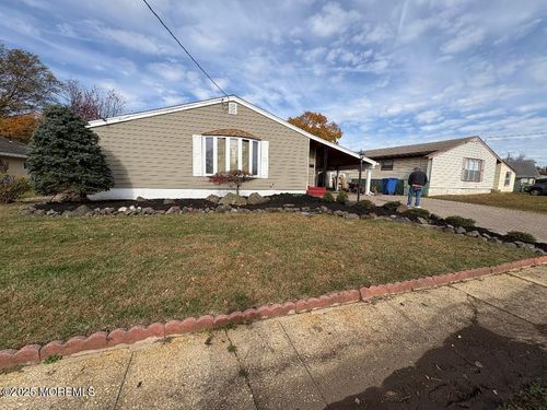 42 Boulevard E, Keyport, NJ, 07735-6139 | Card Image