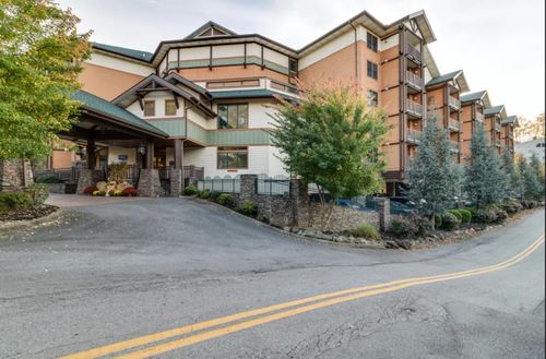 209-215 Woliss Ln, Gatlinburg, TN, 37738-3527 | Card Image