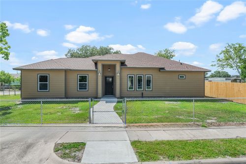1025 Beechcraft Ave, Corpus Christi, TX, 78405-2801 | Card Image
