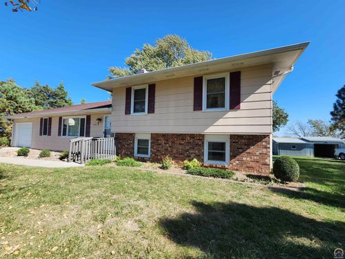 1282 Road K, Emporia, KS, 66801-7550 | Card Image