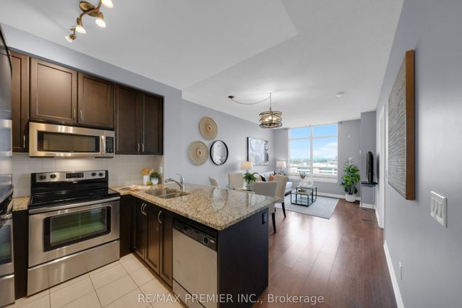 1003 - 9245 Jane St, Condo with 2 bedrooms, 2 bathrooms and null parking in Vaughan ON | Image 8