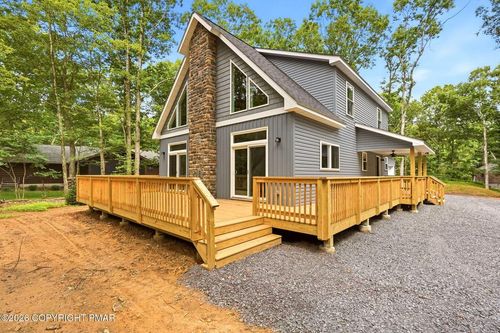 101 White Oak Dr, Jim Thorpe, PA, 18229-9594 | Card Image