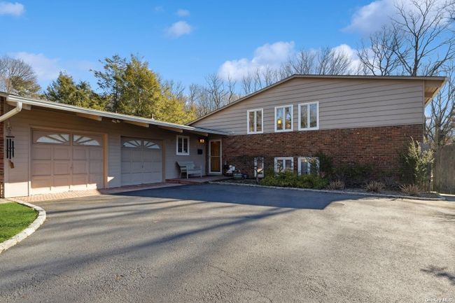 9 Highwood Road, House other with 3 bedrooms, 3 bathrooms and null parking in East Norwich NY | Image 1