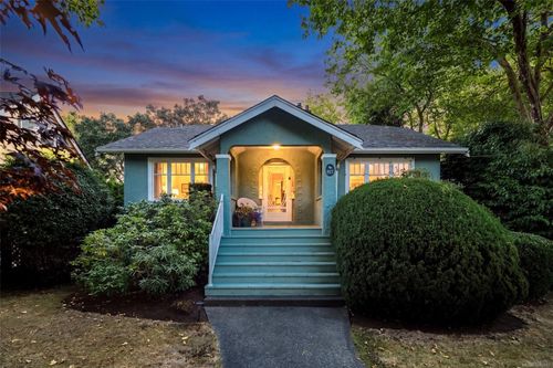 817 St. Patrick St, Oak Bay, BC, V8S4X7 | Card Image