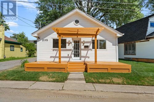 235 Lincoln Road W, Fort Erie (Crystal Beach), ON, L0S1B0 | Card Image