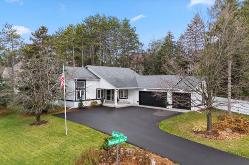 8994 Hunters Trl, Woodbury, MN, 55125-8667 | Card Image