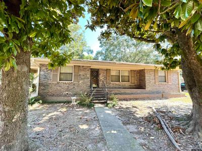 808 Hickory, House other with 2 bedrooms, 2 bathrooms and null parking in Hughes Springs TX | Image 1