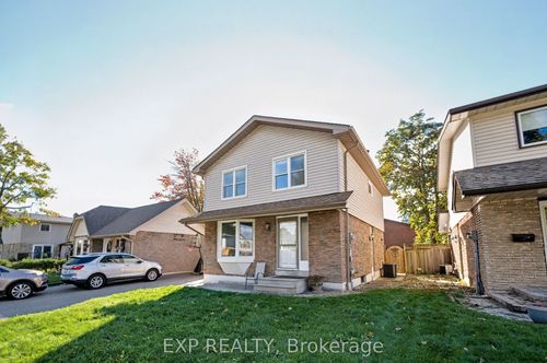 6 Mozart Crt, Whitby, ON, L1N5N5 | Card Image