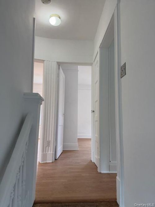 108 Earle Ave, Lynbrook, NY, 11563-3628 | Card Image