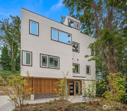 534 W Barrett St, Seattle, WA, 98119-1825 | Card Image