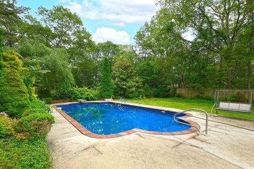 215 Middle Island Rd, Medford, NY, 11763-1515 | Card Image