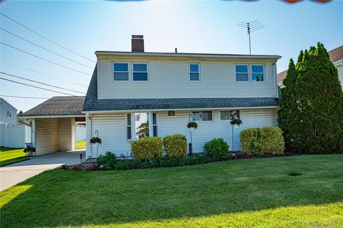 471 Division Avenue, Oyster Bay, NY, 11801 | Card Image