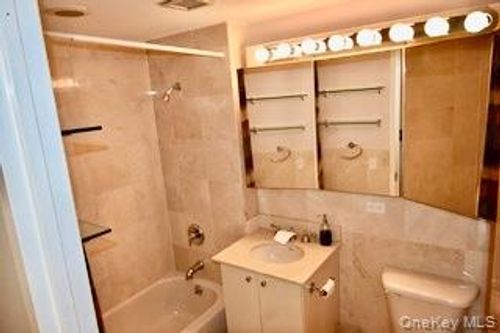 4d-11624 Grosvenor Ln, Richmond Hill, NY, 11418-3453 | Card Image