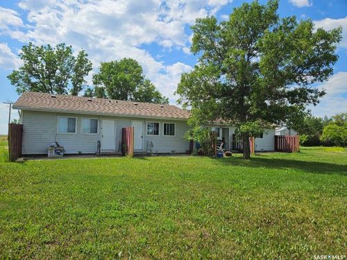 113-115 2 Ave Ne, Hodgeville, SK, S0H0A7 | Card Image