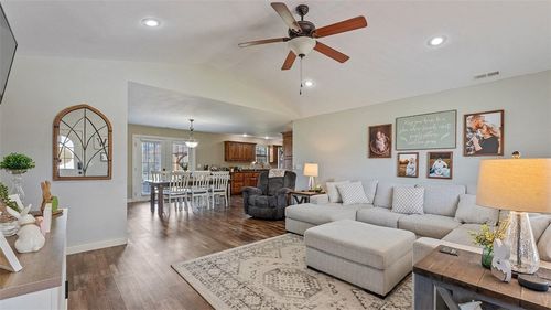 11074 Iris Rd, Neosho, MO, 64850-7089 | Card Image