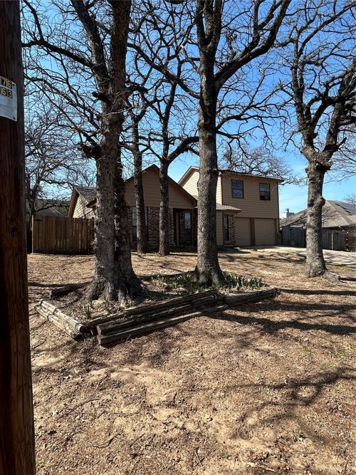 721 Timberoaks Dr, Azle, TX, 76020-4832 | Card Image