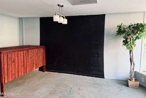 230 S Main St, Yazoo City, MS, 39194-4010 | Card Image