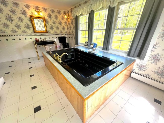 959 Presidential Hwy, House other with 8 bedrooms, 8 bathrooms and null parking in Jefferson NH | Image 49