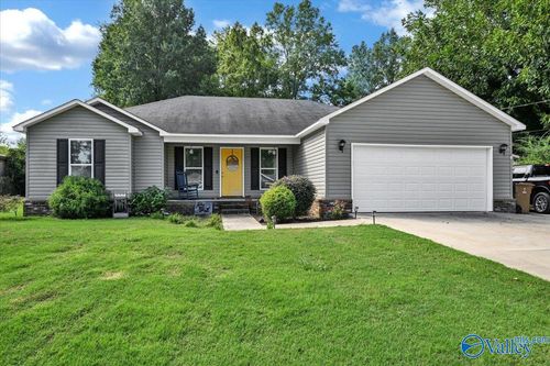 212 Lindsey Ln Sw, Hartselle, AL, 35640-2728 | Card Image