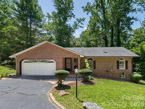 19 Loggers Run, Hendersonville, NC, 28739-9313 | Card Image