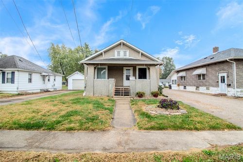 124 W Prairie St, Staunton, IL, 62088-1149 | Card Image