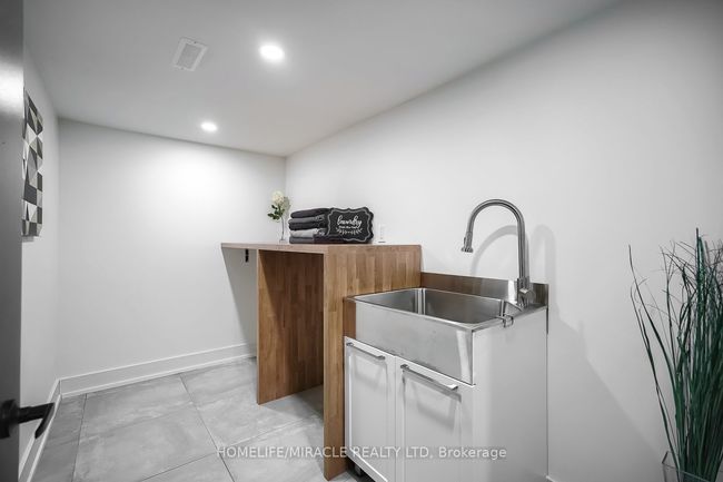 49 Benson Ave, House other with 6 bedrooms, 5 bathrooms and 7 parking in Mono ON | Image 37
