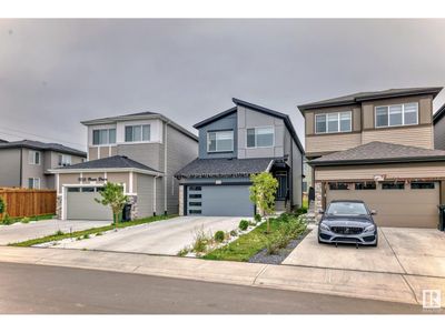 9222 Pear Dr Sw, House other with 3 bedrooms, 3 bathrooms and null parking in Edmonton AB | Image 2