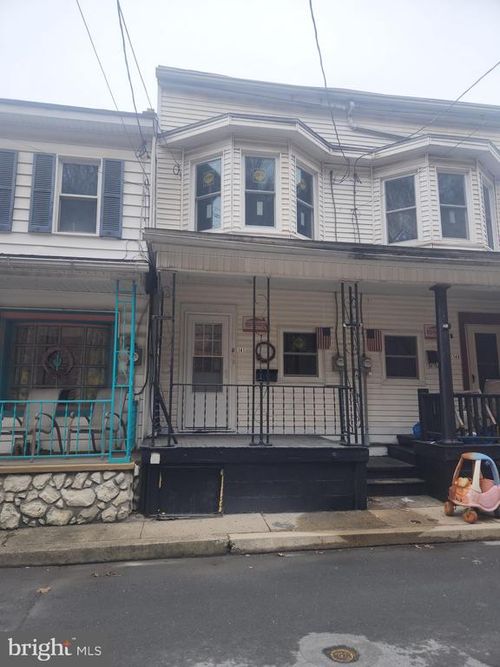 141 S Rock St, SHAMOKIN, PA, 17872-6025 | Card Image