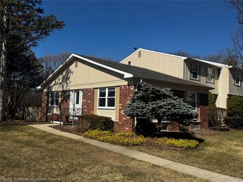 574-5766 Northfield Pkwy, Troy, MI, 48098-5126 | Card Image