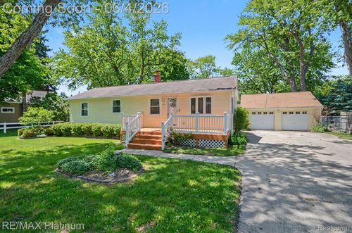 968 Beckley St, Oxford, MI, 48371-4500 | Card Image