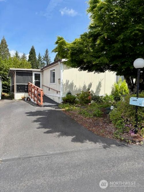 823 Cottonwood Dr, Enumclaw, WA, 98022-2956 | Card Image