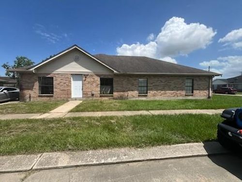 3903 Juno Dr, Chalmette, LA, 70043-1271 | Card Image
