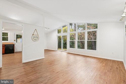 10701 Shelley Ct, GARRETT PARK, MD, 20896-1501 | Card Image