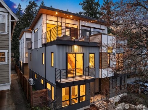 a-9709 Roosevelt Way Ne, Seattle, WA, 98115-2237 | Card Image