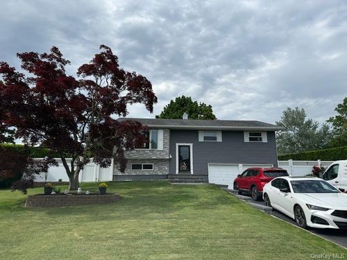 129 Sherman Street, Islip, NY, 11717 | Card Image