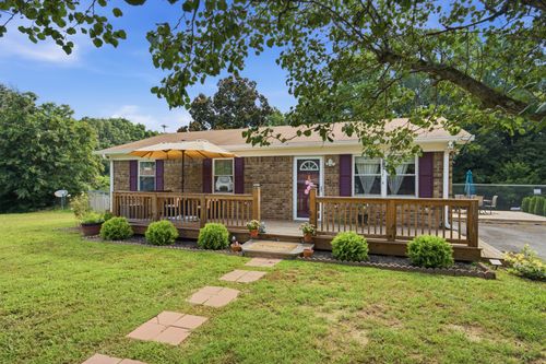 670 Bobbitt Rd, Ashland City, TN, 37015-2300 | Card Image