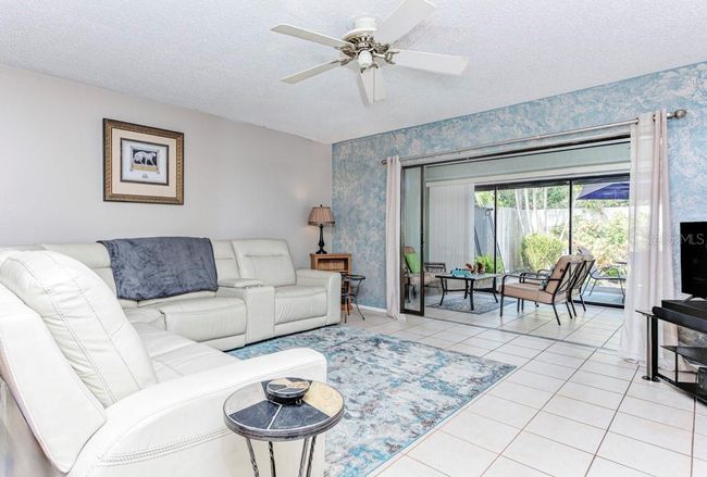 597 Lakeside Dr, Condo with 2 bedrooms, 2 bathrooms and null parking in BRADENTON FL | Image 13