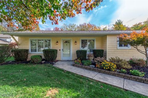 15279 Walnut Creek Dr, Strongsville, OH, 44149-5629 | Card Image