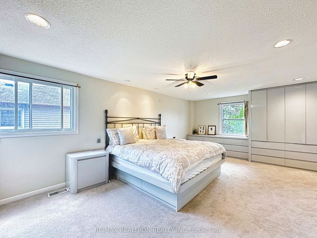 17 Colvin Cres, House other with 5 bedrooms, 4 bathrooms and 3 parking in Thornhill ON | Image 36
