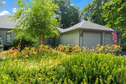 207 Pine Ter, Oconomowoc, WI, 53066-2804 | Card Image