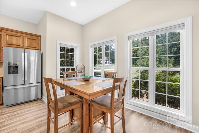Large Kitchen with new countertops and backsplash | Image 9