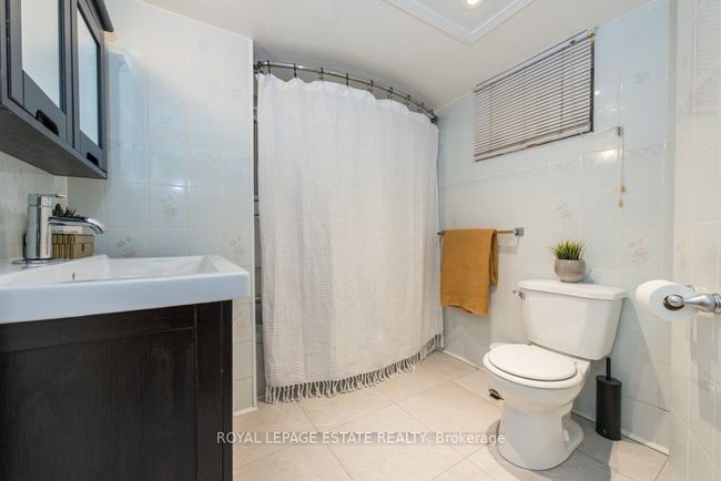 2311 Gerrard St E, House attached with 3 bedrooms, 2 bathrooms and null parking in Toronto ON | Image 22