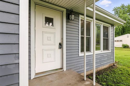 622 W Fisher St, Zilwaukee, MI, 48604-1533 | Card Image