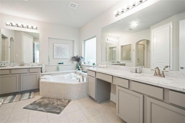 master bathroom | Image 15