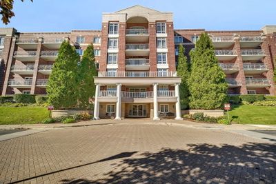 605 - 7071 W Touhy Avenue, Condo with 2 bedrooms, 1 bathrooms and 1 parking in Niles IL | Image 1